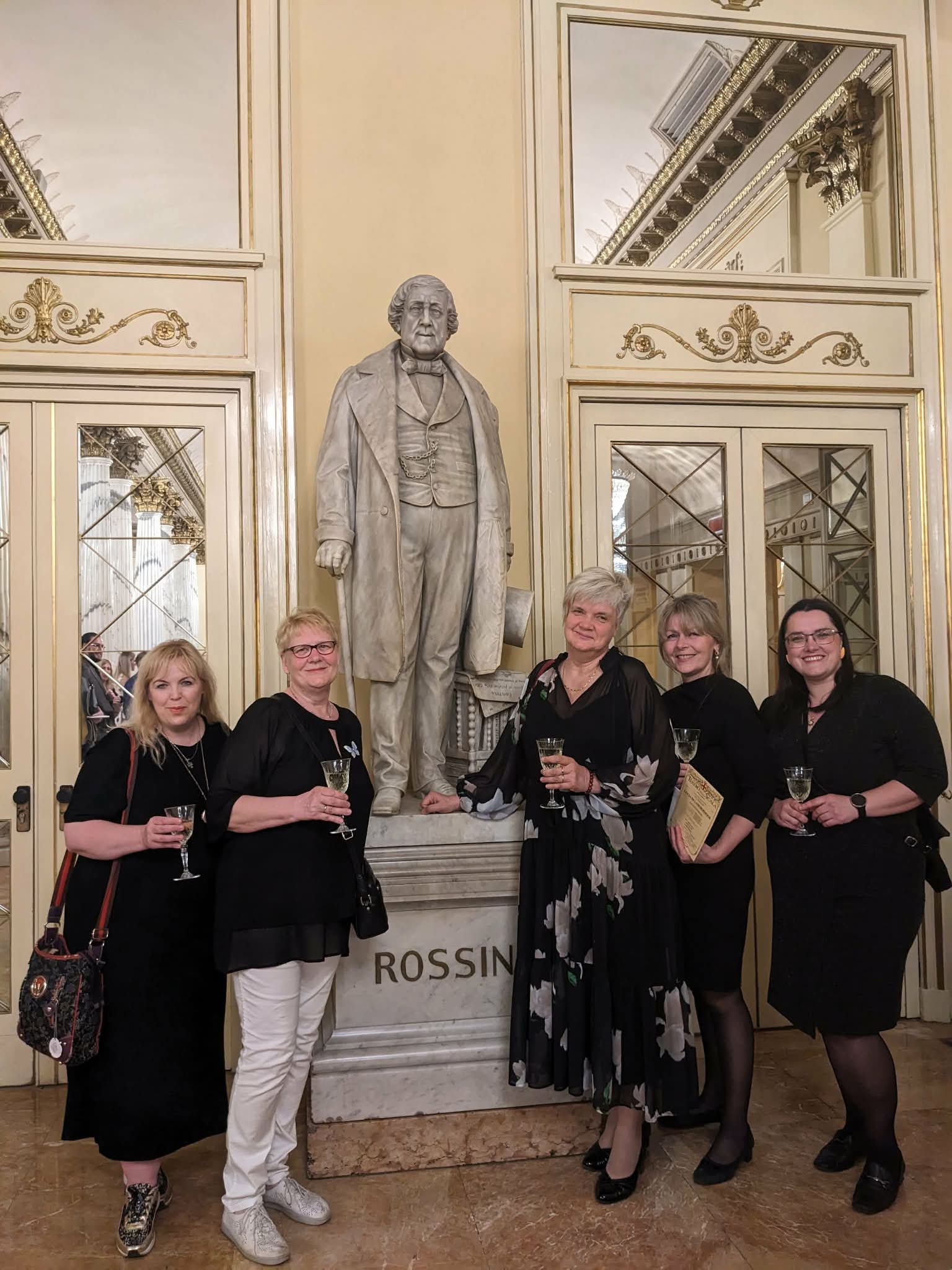 Rahvas algab raamatust